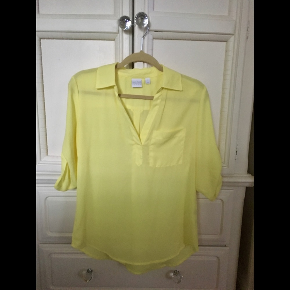 New York & Company Yellow V-Neck Roll-Sleeve Blouse